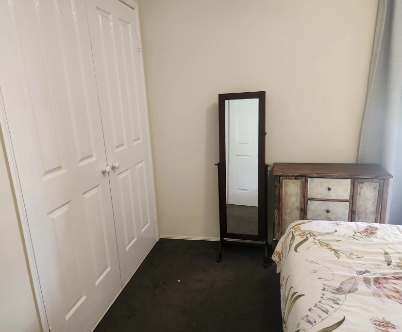 $280, Homestay, 4 bathrooms, Middle Ridge QLD 4350