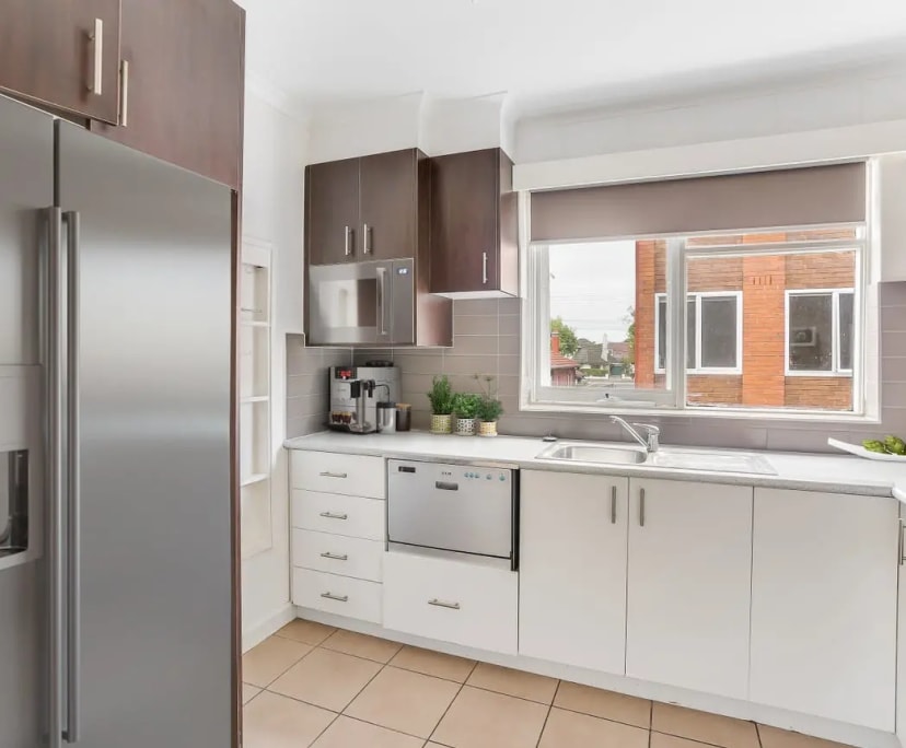 $800, Whole-property, 2 bathrooms, Elwood VIC 3184