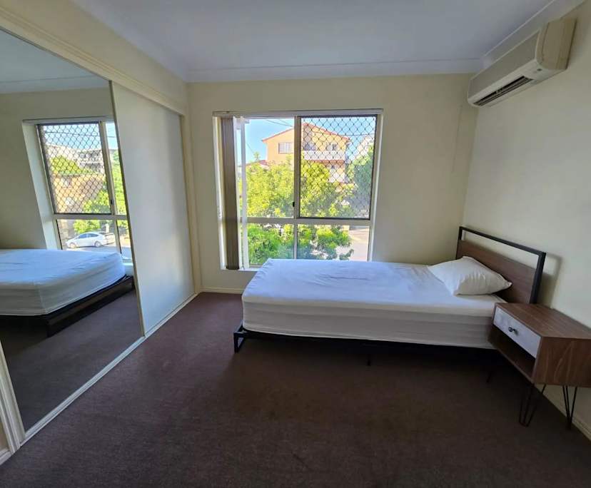 Furnished room in a flatshare