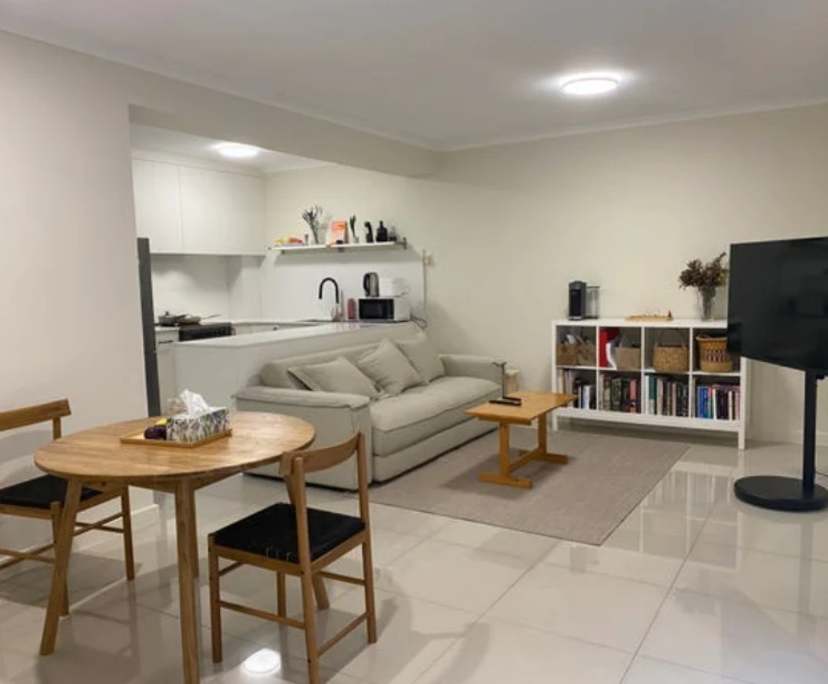 Furnished room in a flatshare