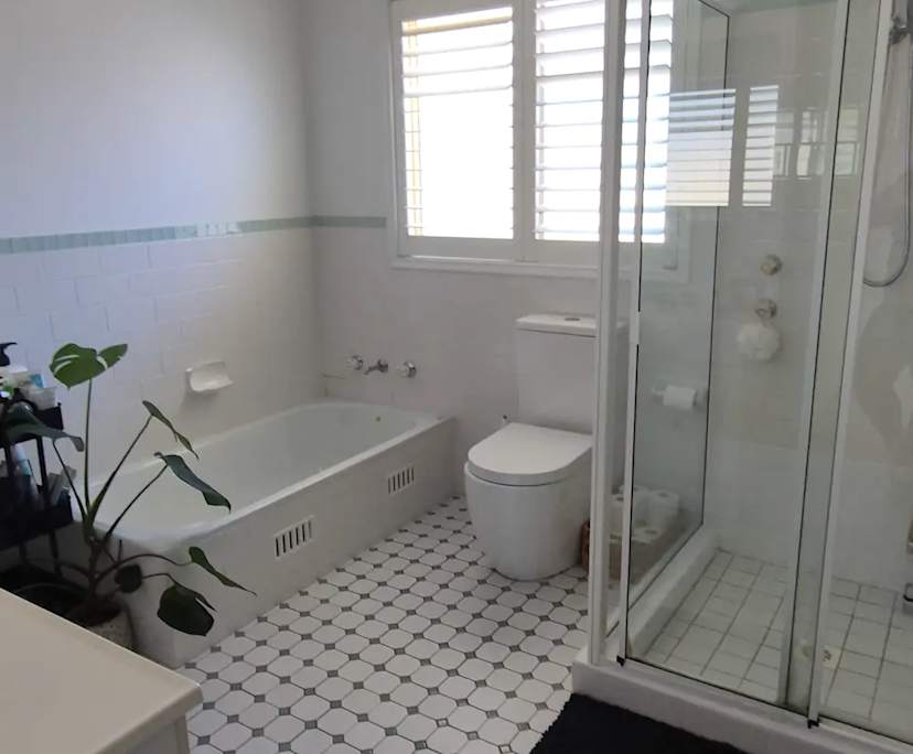 $350, Share-house, 3 bathrooms, Wyoming NSW 2250