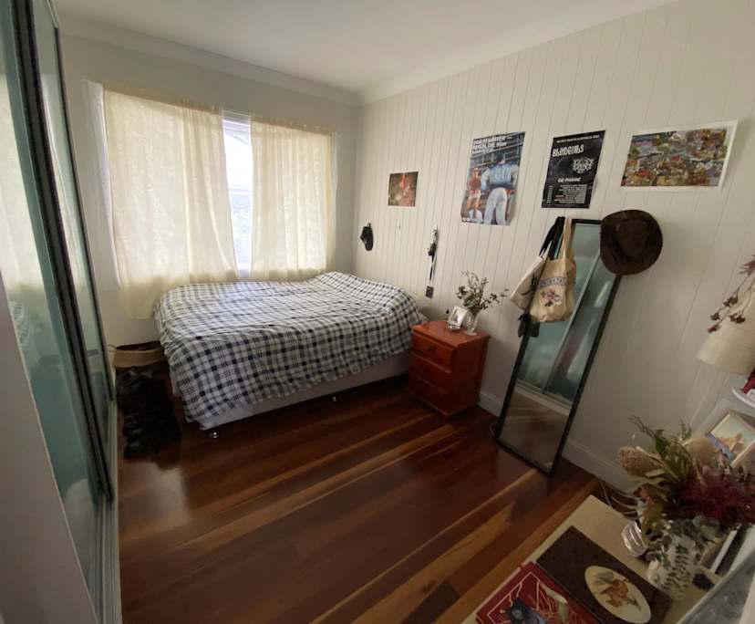Room in a share house