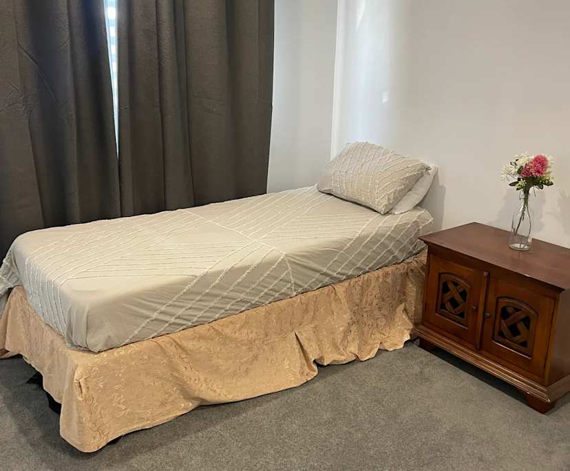 Furnished room in a flatshare