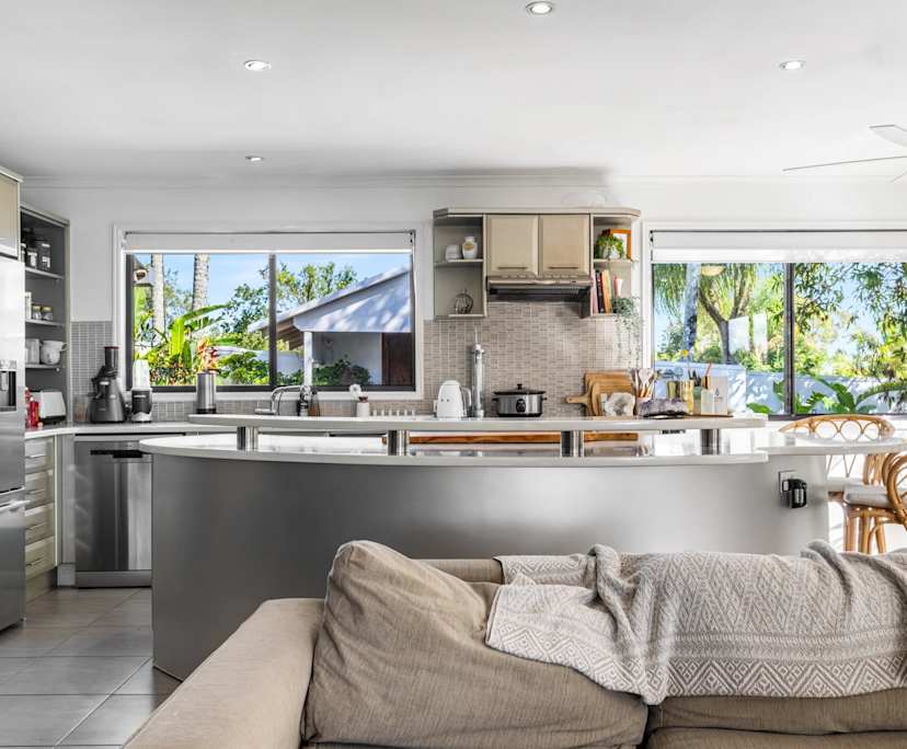 $1,100, Whole-property, 3 bathrooms, Little Mountain QLD 4551