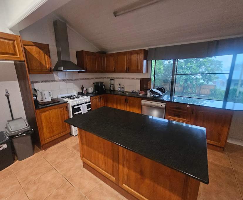 $330, Share-house, 4 bathrooms, Manoora QLD 4870