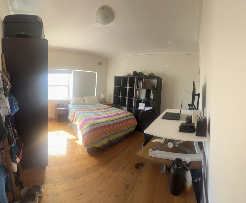 Furnished room in a flatshare