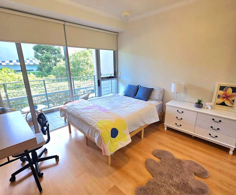 Furnished room in a flatshare