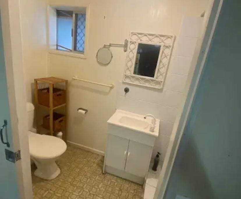 $500, Whole-property, 1 bathroom, Wynnum West QLD 4178