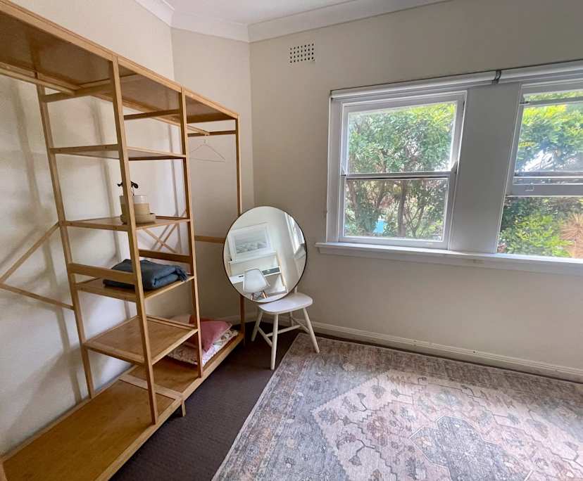 Furnished room in a flatshare