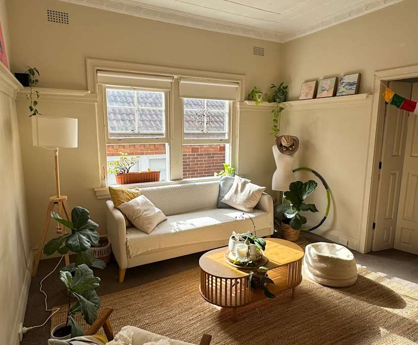 Furnished room in a flatshare