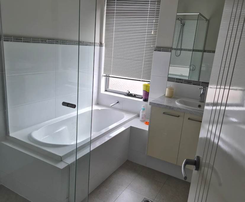 $300, Homestay, 4 bathrooms, Nollamara WA 6061