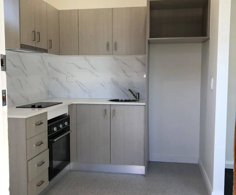 Unfurnished room studio flat for rent