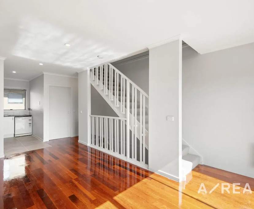Unfurnished room with ensuite in a flatshare