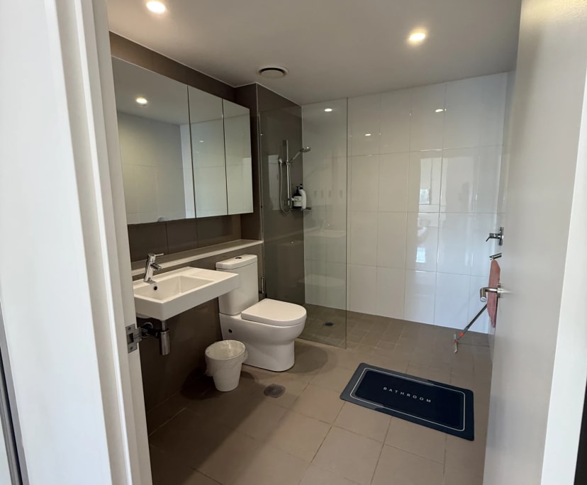Furnished room with ensuite in a flatshare