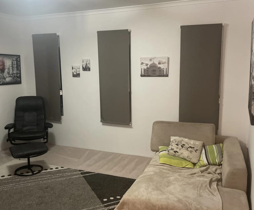 $300, Share-house, 5 bathrooms, New Auckland QLD 4680
