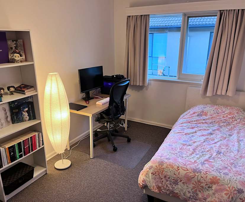 Unfurnished room in a flatshare