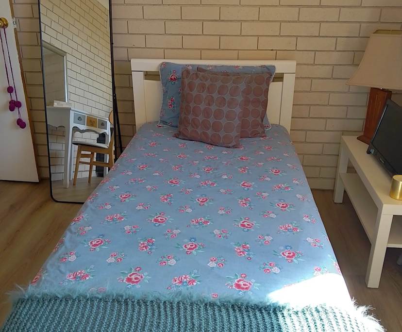 Furnished room in a flatshare