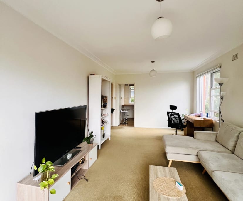 Furnished room in a flatshare