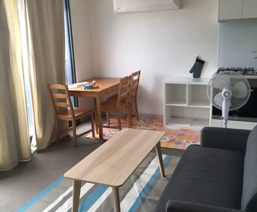Furnished room in a flatshare