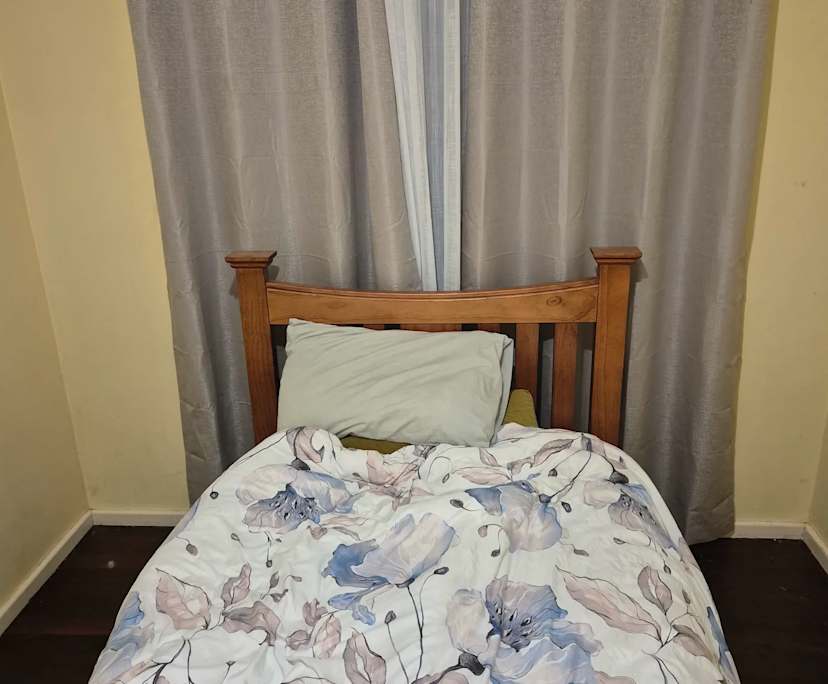 Room in a share house