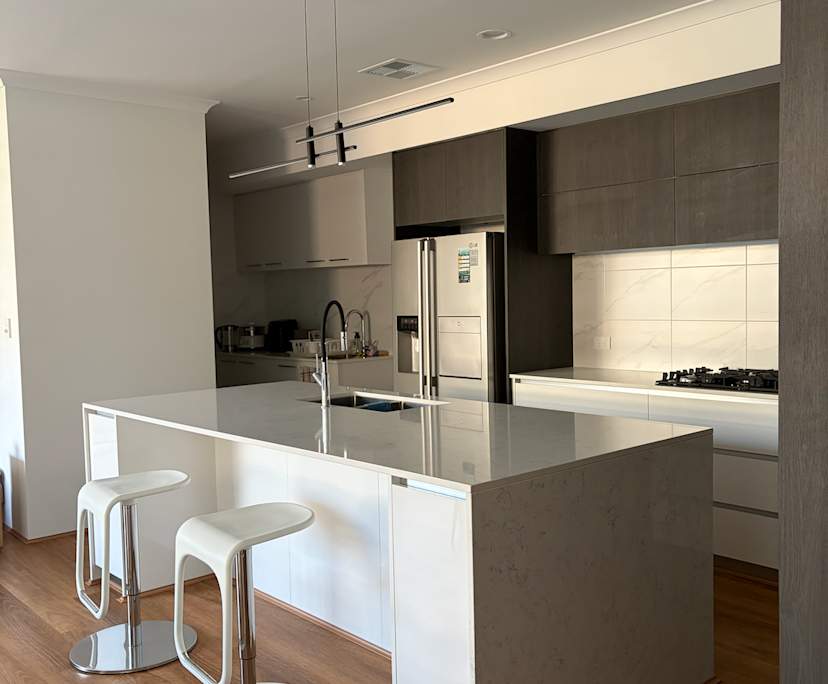 $325, Share-house, 4 bathrooms, Treeby WA 6164