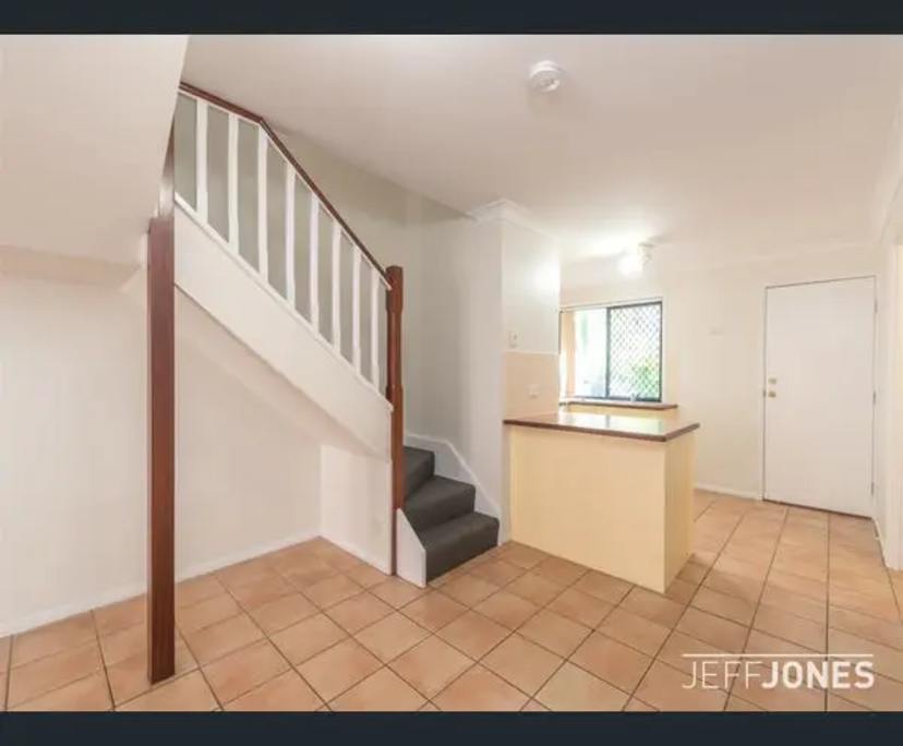 Room in a share house