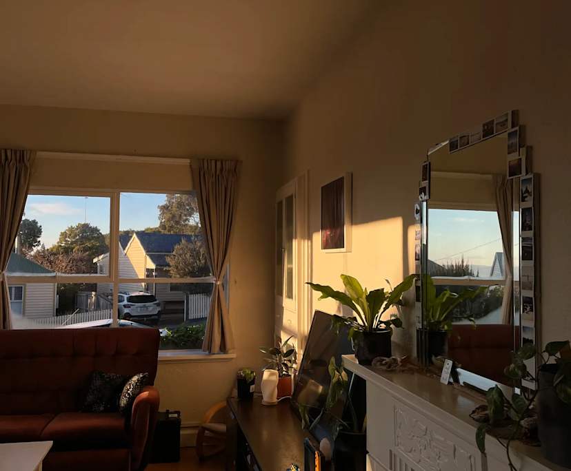 Furnished room in a flatshare