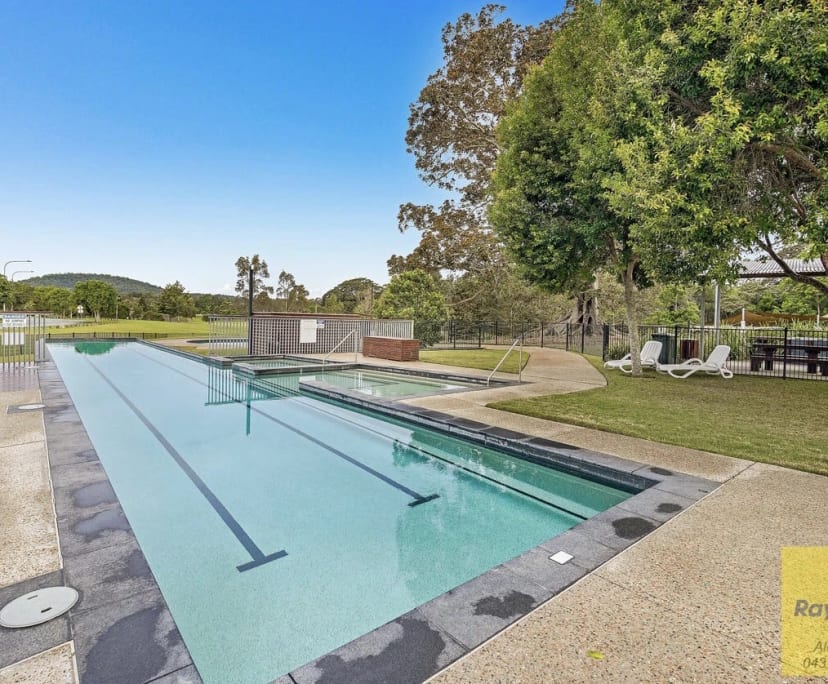 $300, Homestay, 4 bathrooms, Maudsland QLD 4210