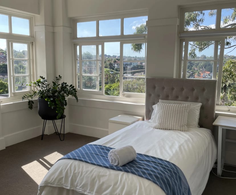 Furnished room in a flatshare