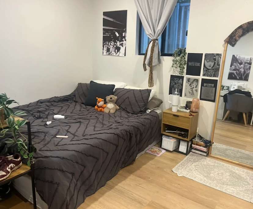 Furnished room in a share house