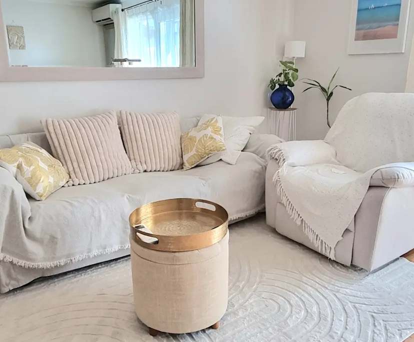 Unfurnished room in a flatshare