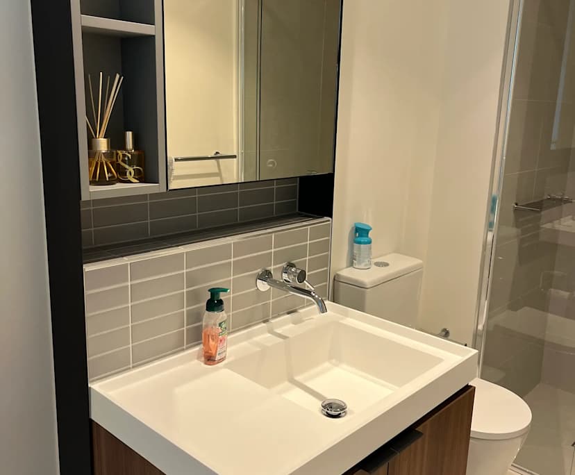 $325, Flatshare, 2 bathrooms, Alphington VIC 3078