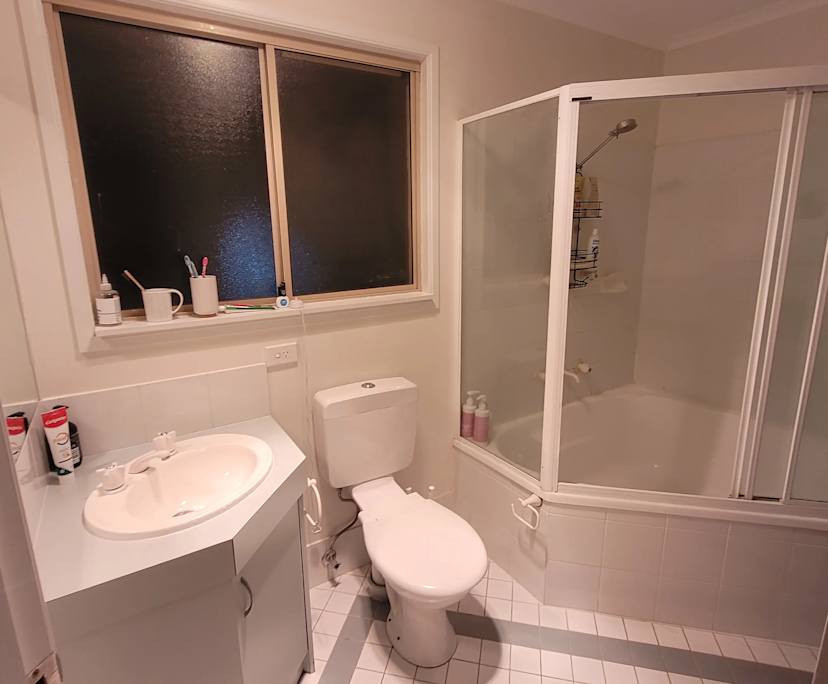 Room in a share house