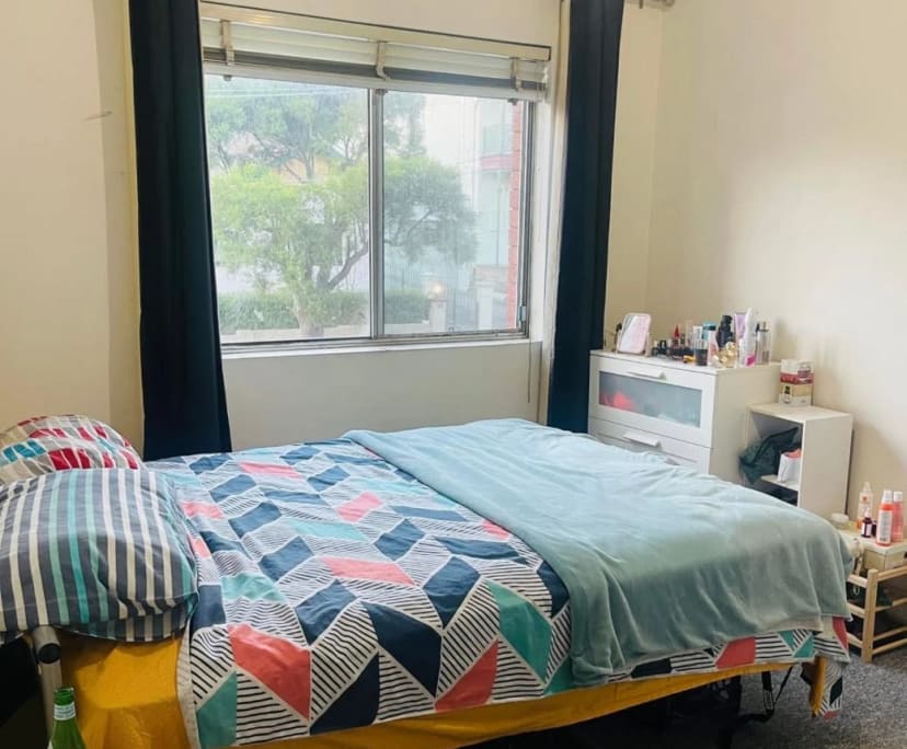 Furnished room in a flatshare