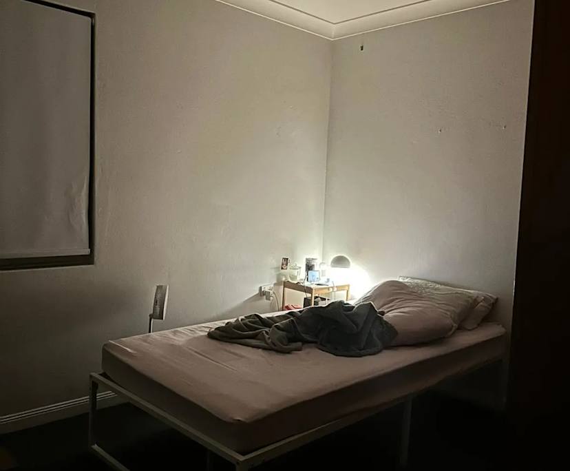 Room in a share house