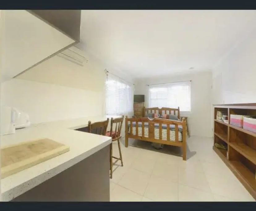 $370, Studio, 1 bathroom, Jubilee Pocket QLD 4802