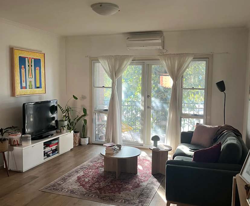 Unfurnished room in a flatshare