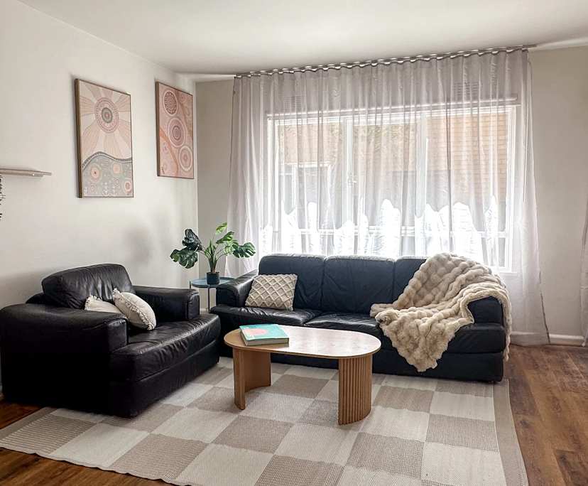 $700, Whole-property, 2 bathrooms, Saint Kilda East VIC 3183