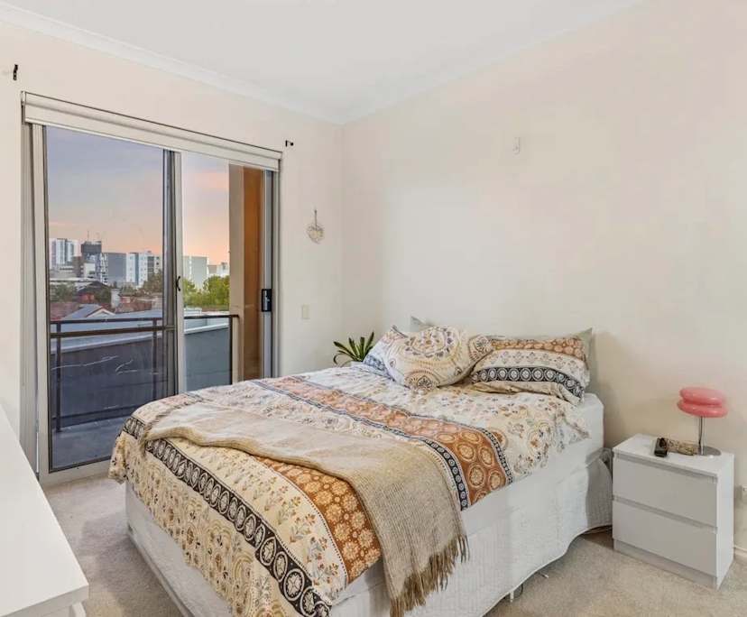 Furnished room with ensuite in a flatshare