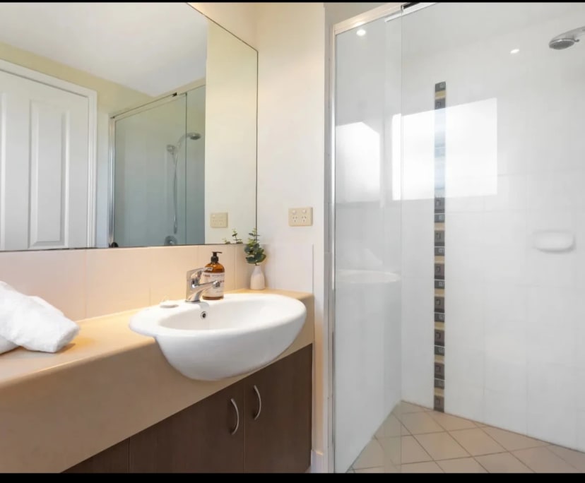 $410, Flatshare, 2 bathrooms, Burleigh Heads QLD 4220