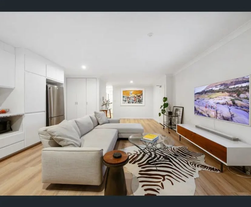 Furnished room with ensuite in a flatshare