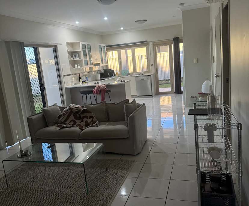 Furnished room in a flatshare