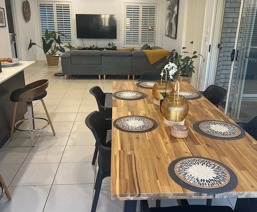 $340, Student-accommodation, 6 bathrooms, Molendinar QLD 4214