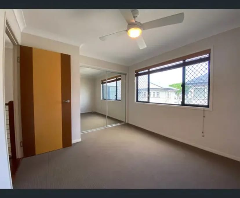 Unfurnished room in a flatshare