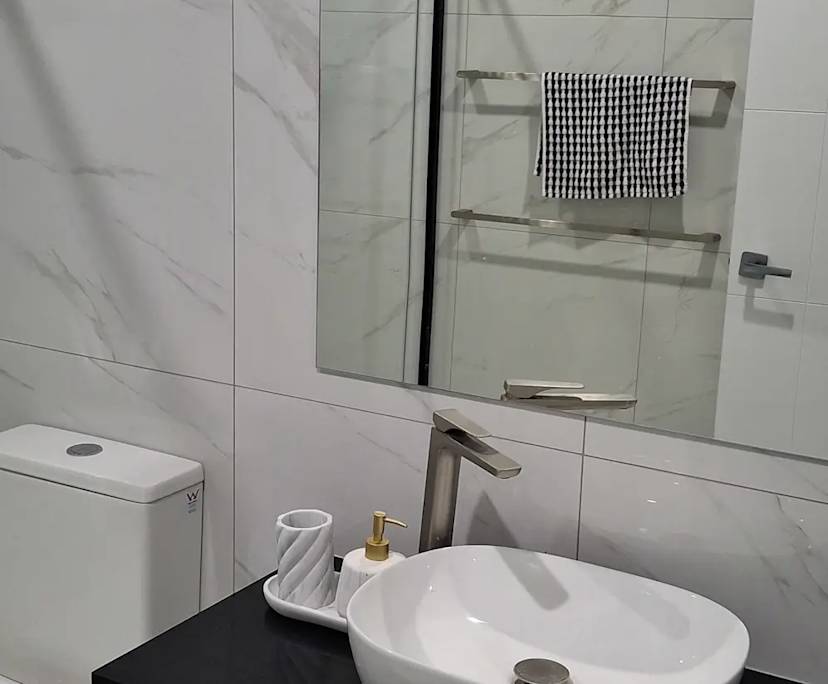 $300, Share-house, 5 bathrooms, Burleigh Heads QLD 4220