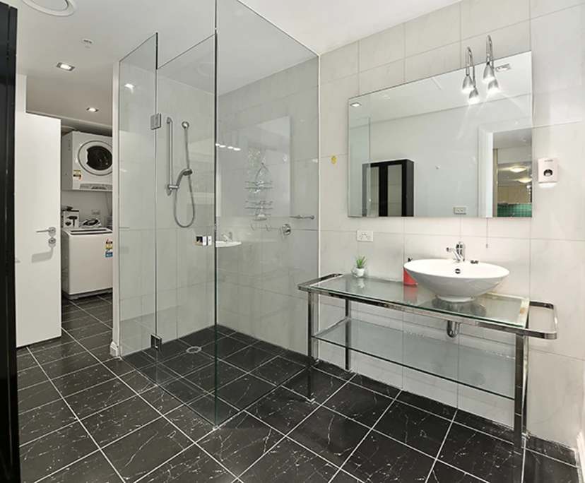 $940, Whole-property, 2 bathrooms, Melbourne VIC 3000