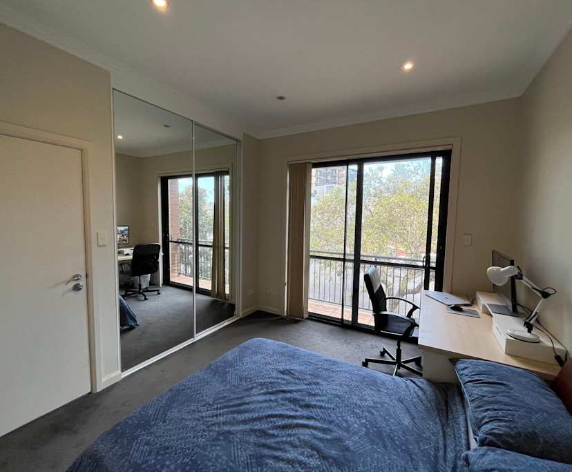 Furnished room with ensuite in a flatshare