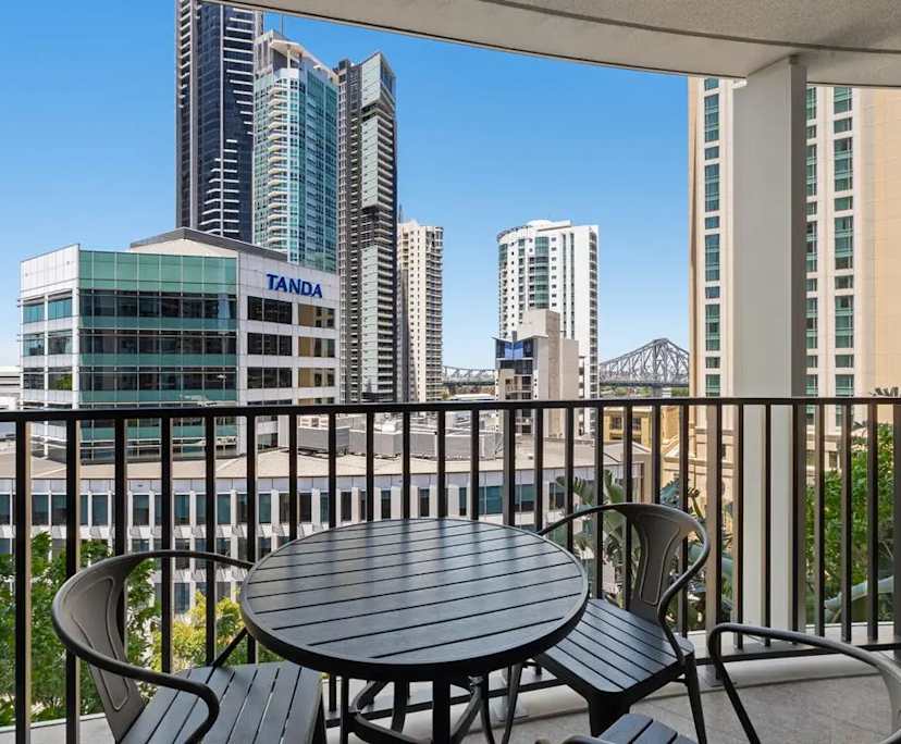 $850, Whole-property, 2 bathrooms, Brisbane City QLD 4000