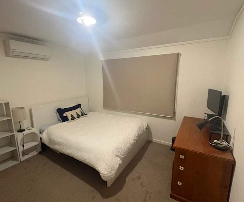 Room in a share house