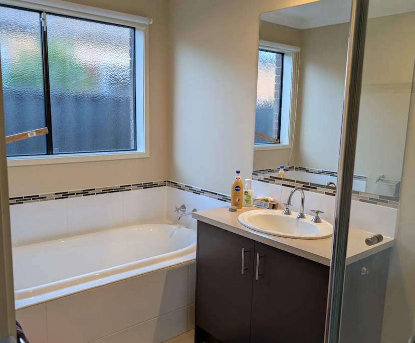 $200, Share-house, 4 bathrooms, Manor Lakes VIC 3024